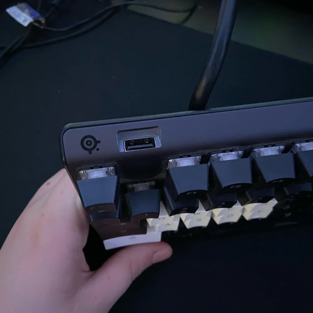 Steelseries Apex 7 tkl gaming keyboard. Red key switches.